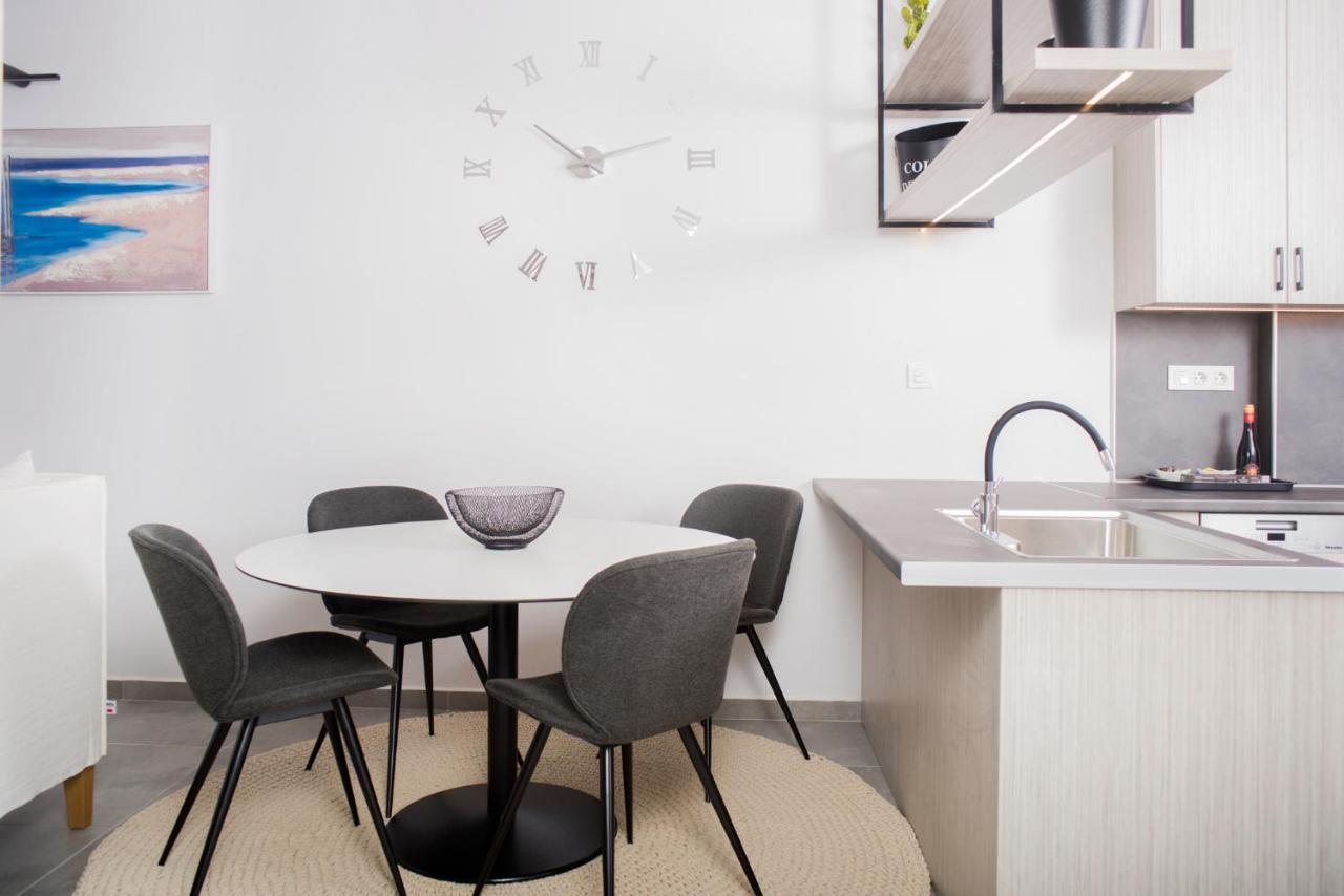 Urban Chic Luxury At The City Center Kalamata Bagian luar foto