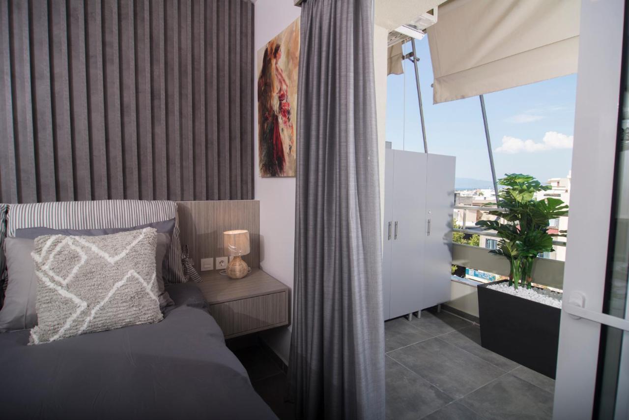 Urban Chic Luxury At The City Center Kalamata Bagian luar foto