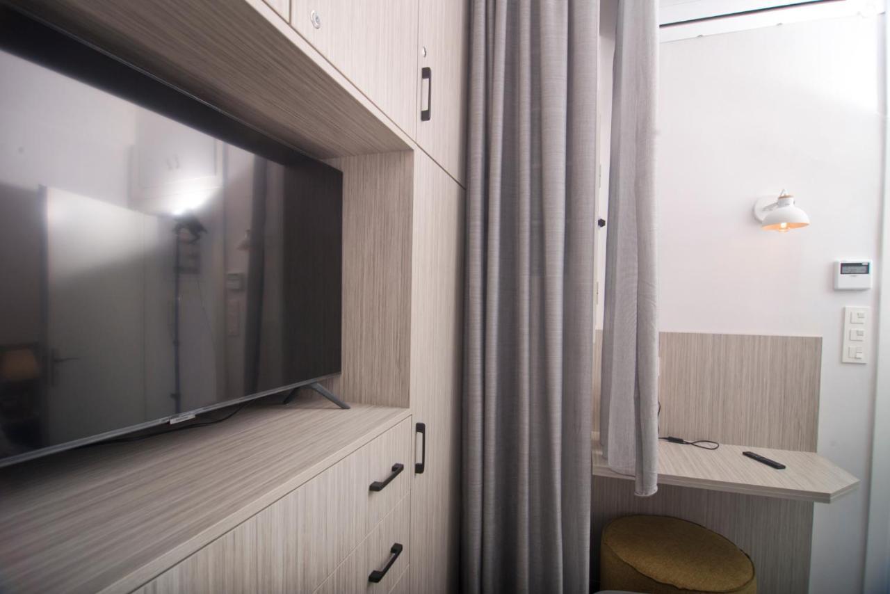 Urban Chic Luxury At The City Center Kalamata Bagian luar foto