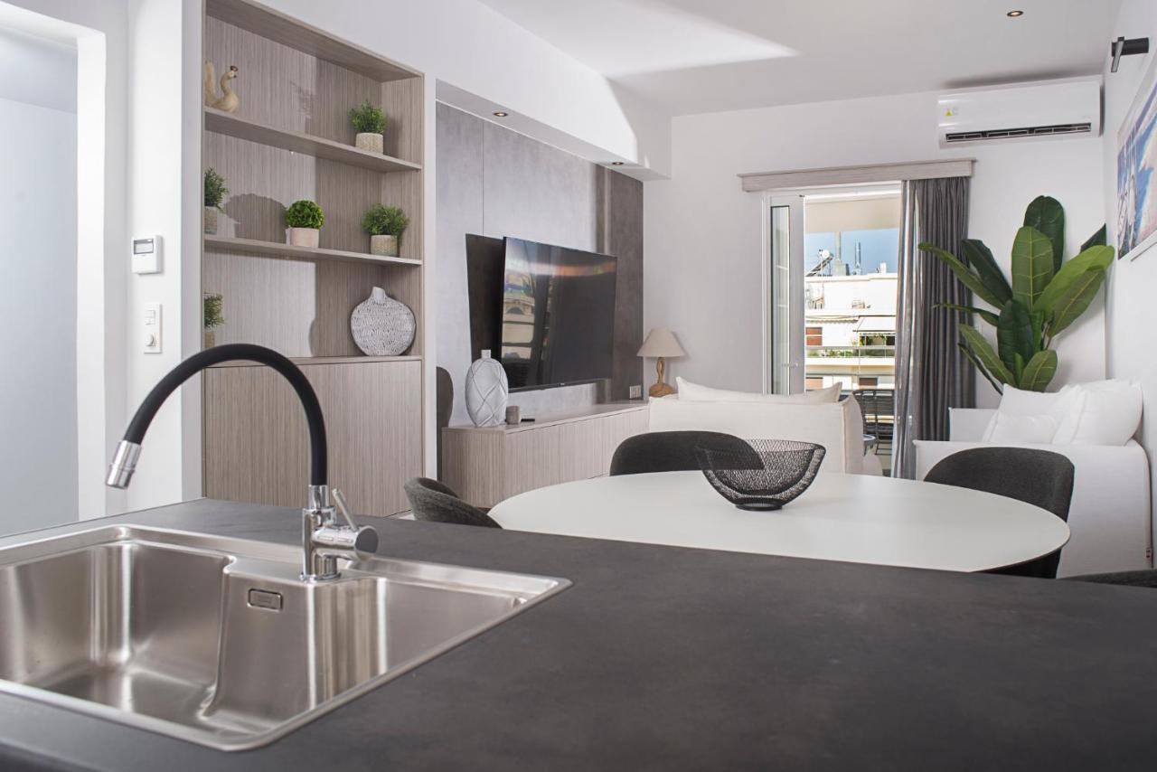 Urban Chic Luxury At The City Center Kalamata Bagian luar foto