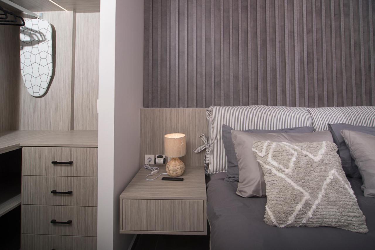 Urban Chic Luxury At The City Center Kalamata Bagian luar foto
